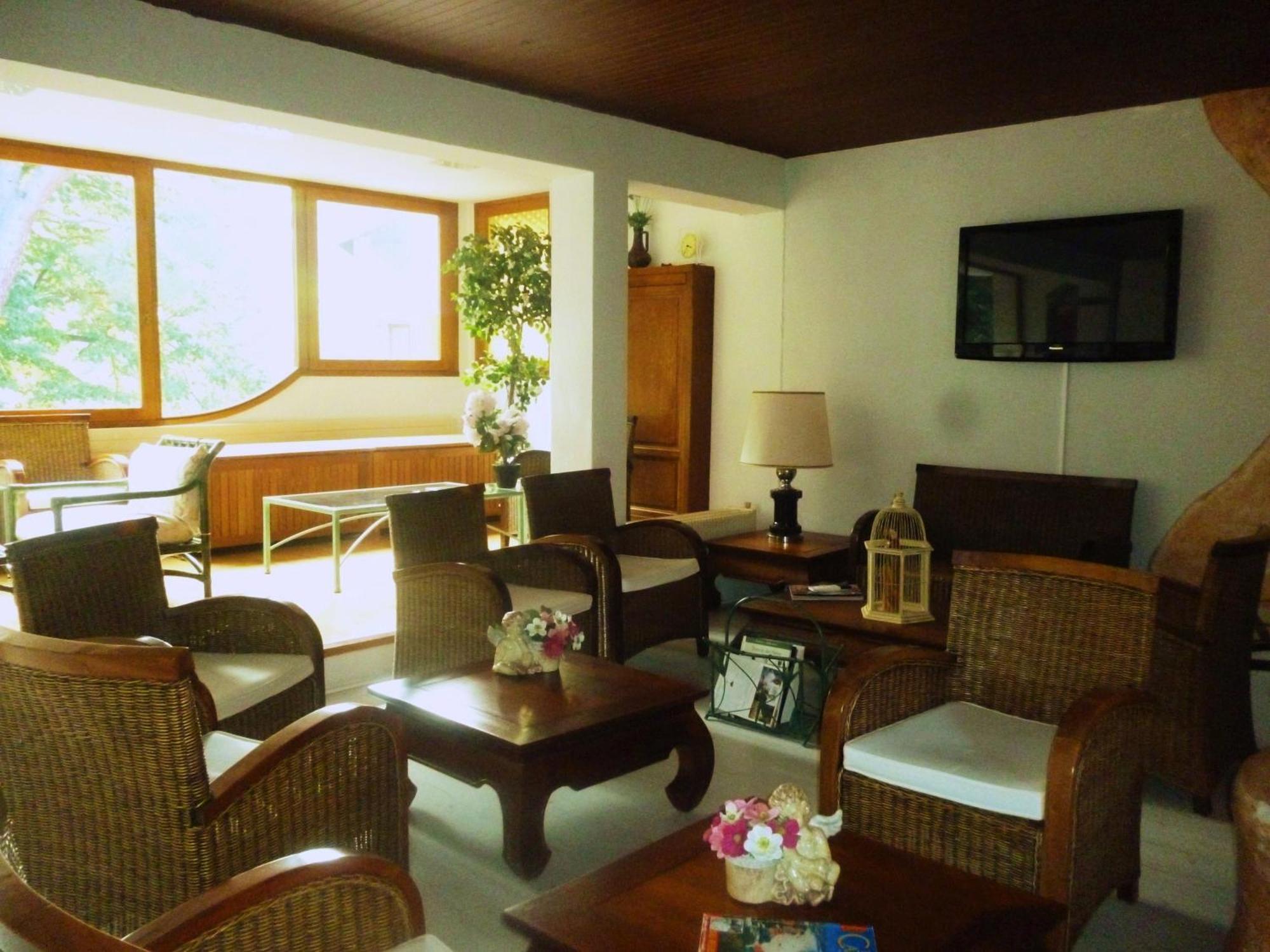 Hotel Le Mas Fleuri Верне-ле-Бен Екстериор снимка