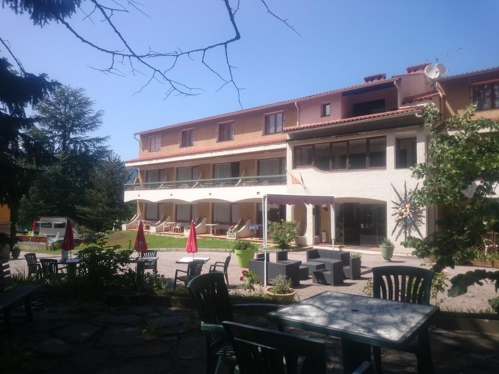 Hotel Le Mas Fleuri Верне-ле-Бен Екстериор снимка