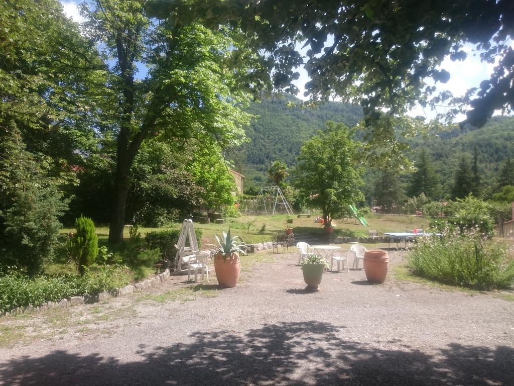 Hotel Le Mas Fleuri Верне-ле-Бен Екстериор снимка