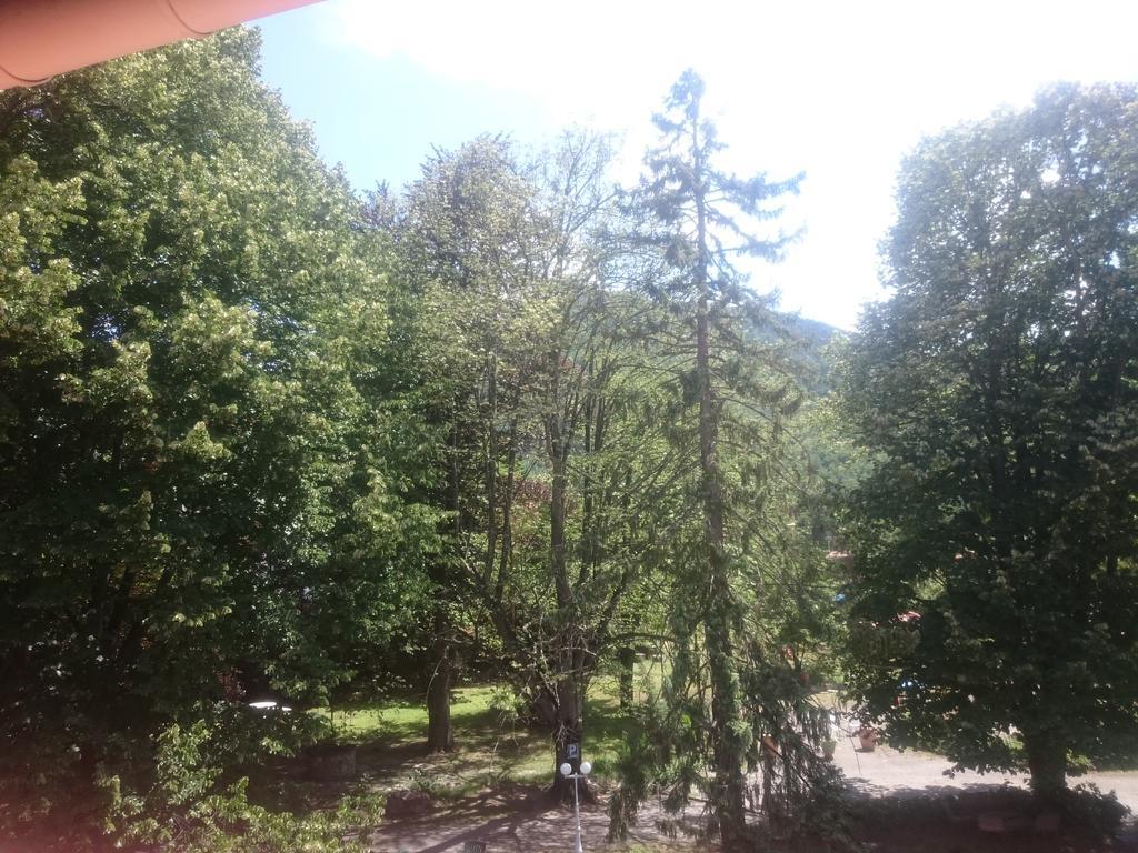 Hotel Le Mas Fleuri Верне-ле-Бен Екстериор снимка