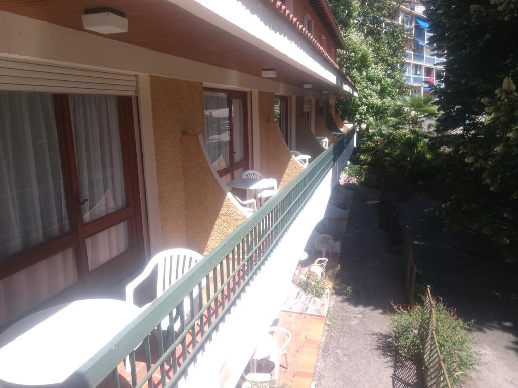 Hotel Le Mas Fleuri Верне-ле-Бен Екстериор снимка