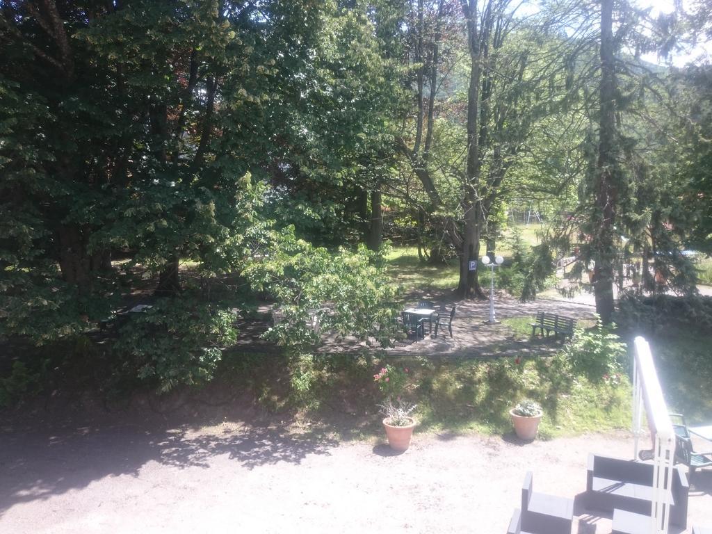Hotel Le Mas Fleuri Верне-ле-Бен Екстериор снимка