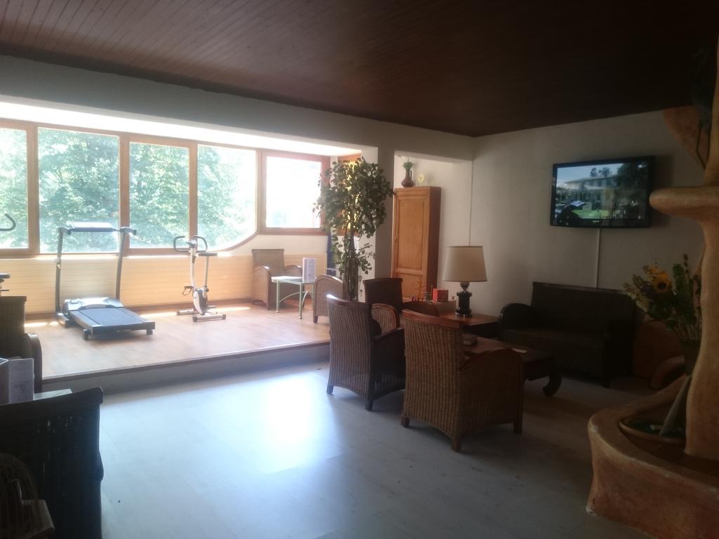 Hotel Le Mas Fleuri Верне-ле-Бен Екстериор снимка