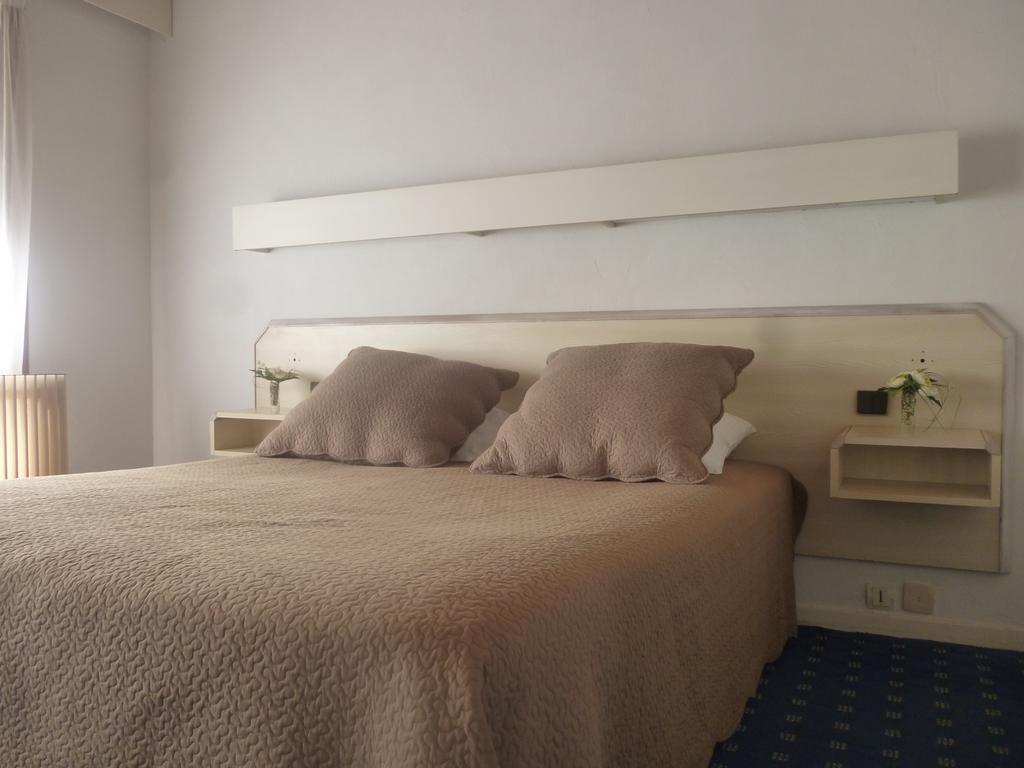 Hotel Le Mas Fleuri Верне-ле-Бен Екстериор снимка