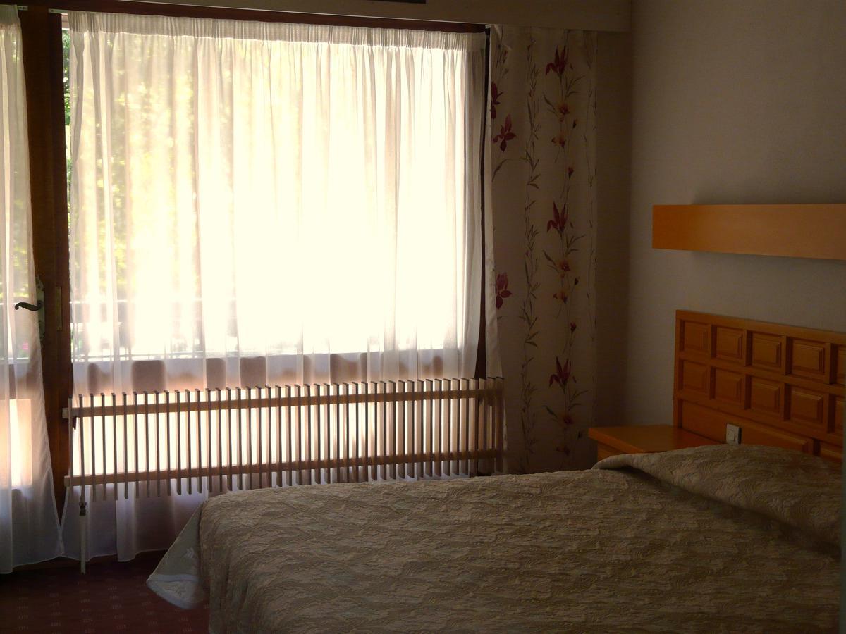 Hotel Le Mas Fleuri Верне-ле-Бен Екстериор снимка